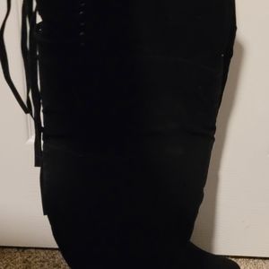 ShoeDazzle boots size 5.5, black